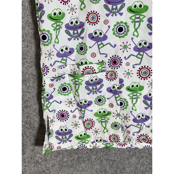 Uniform Advantage UA Silly Frog Scrub Top Womens Size Medium‎ Pockets V-Neck - Picture 8 of 12